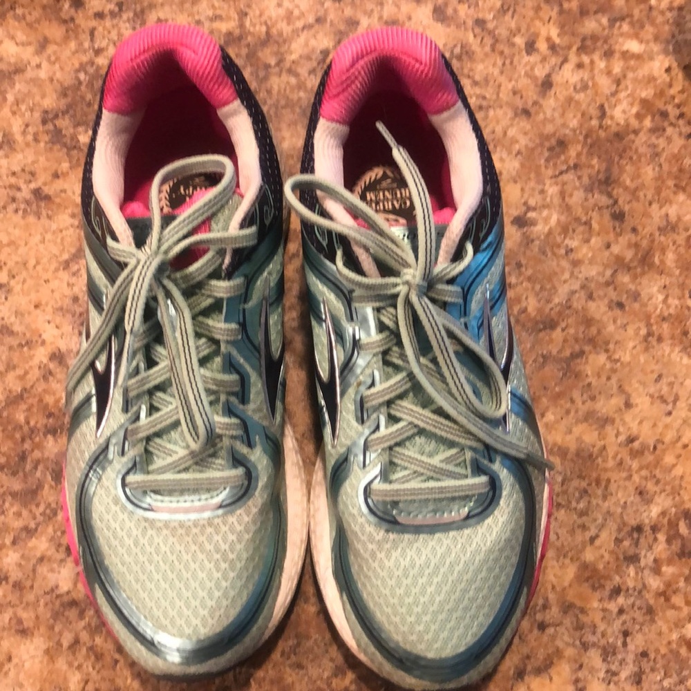 Brooks GTS 16
